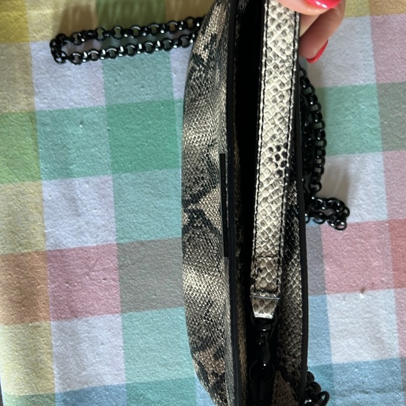 Kelly Wynne snake skin clutch! Has wristlet strap and long black chain strap! - Picture 4 of 5